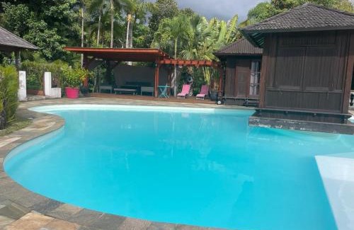 La Riviere Saint-Louis House | Grande Villa et Bungalows dans un Jardin créole avec Piscine et Vue Panoramique