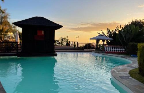 La Riviere Saint-Louis House | Grande Villa et Bungalows dans un Jardin créole avec Piscine et Vue Panoramique