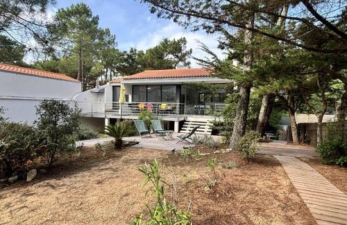 La Tranche-sur-Mer House | Grande Villa Rénovée pour 10 - Terrasse, Jardin, Studio Indépendant, Proche Plage à La Tranche-sur-Mer - FR-1-194-261