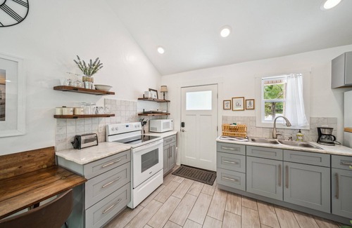 Grove Cottage | GrandLake*Kayak*Forest View*Firepit*King*Lakefront