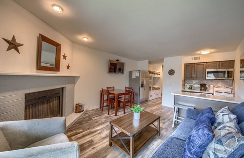 New Braunfels Condo | Grandma's River Haus Rrc A108 1 Bedroom Condo by RedAwning