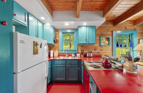 Marshall Apartment | Grandpa Dans Cabin+Mtn River view 34 acre retreat