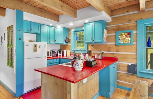 Marshall Apartment | Grandpa Dans Cabin+Mtn River view 34 acre retreat