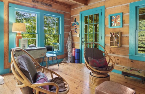 Marshall Apartment | Grandpa Dans Cabin+Mtn River view 34 acre retreat