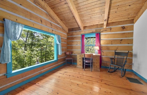 Marshall Apartment | Grandpa Dans Cabin+Mtn River view 34 acre retreat