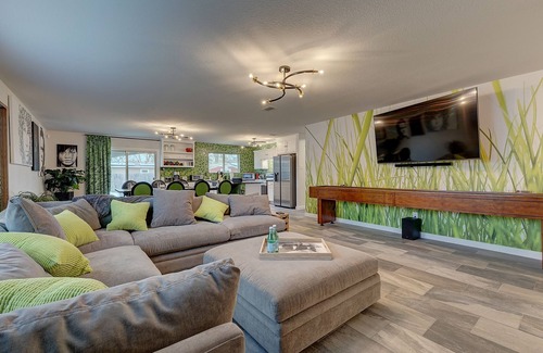 Central Arlington House | GrassHouse - A Super Clean Gloriously Green Haven half mile to AT&T Stadium