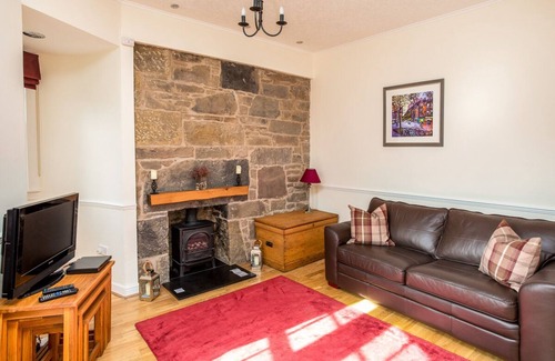 Old Town Apartment | Grassmarket apartment with views to Edinburgh Castle - two bedrooms