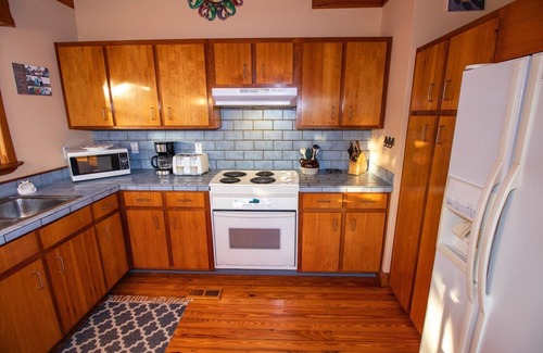 Plantation House | Gratitude Cottage, 3BR/2BA custom home, near community pool