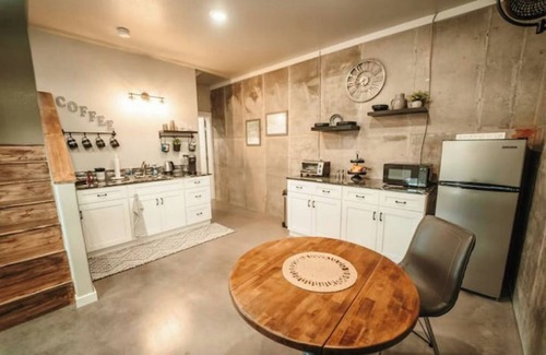 Pea Ridge Apartment | Gravel Trail Getaway