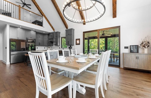 Lake Norman of Catawba House | Gray Fox Lodge by AvantStay | WATERSLIDE, Pool, Theater | Sleeps 23