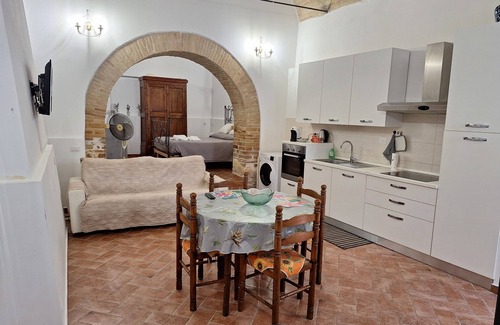 Guzman Apartment | Grazioso Appartamento Fresco Naturale Situato nel Cuore di Bevagna