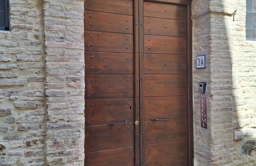 Guzman Apartment | Grazioso Appartamento Fresco Naturale Situato nel Cuore di Bevagna