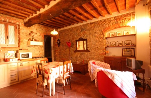 Castagneto Carducci Apartment | Grazioso bilocale ideale per due persone