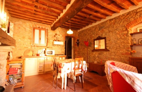 Castagneto Carducci Apartment | Grazioso bilocale ideale per due persone