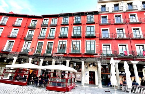 Valladolid City Centre Apartment | Great 3 bedroom apartment on the same Plaza Mayor