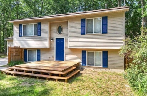 Grawn House | Great 3-bedroom home near Interlochen Arts Academy, State Park, lakes and more!