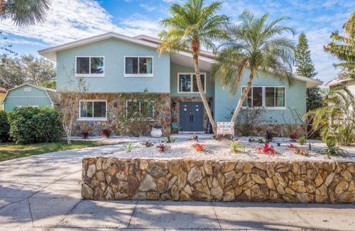 Seminole House | Great 6BR for All Ages Heated Pool 5 Min to Beach