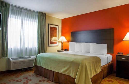 Cedar Falls House | Great Amenities & a Relaxing Ambiance!