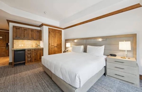 Downtown Hotel | Great Amenities at Aspen Ski in/Out Resort