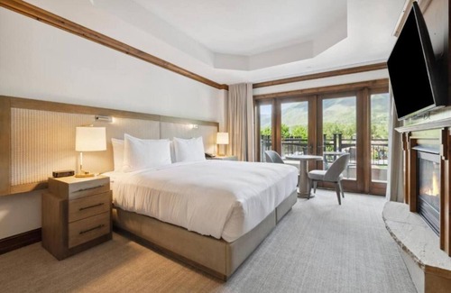 Downtown Hotel | Great Amenities at Aspen Ski in/Out Resort