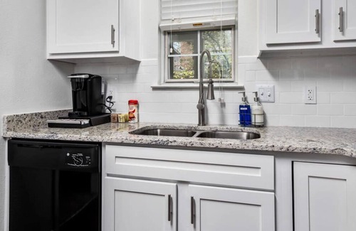 Meadowbrook Apartment | Great Community Amenities | Close to everything
