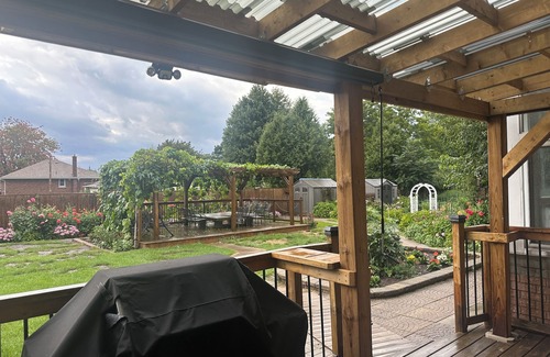 Niagara Falls House | Great Falls Home -walk to the Falls. Spacious house for family