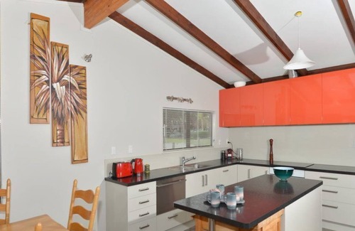 Whangarei Heads House | Great family holiday. Watersport, walks, surfing, tennis, golf, & cafes nearby!