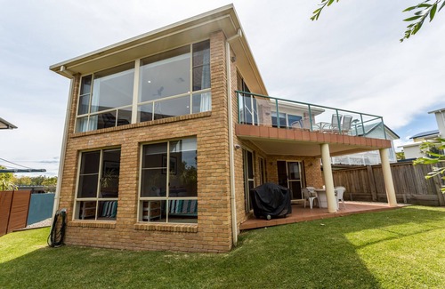 Mollymook Beach House | Great family sized home with everything you need. Extremely close to beach.