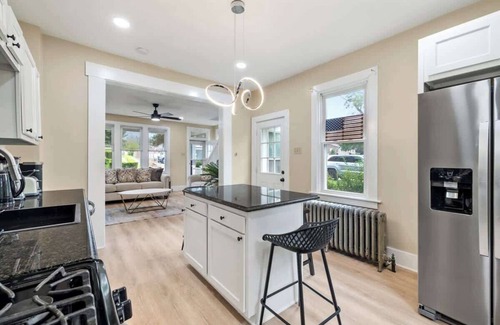 Pittsburgh House | Great for Extended Stays!