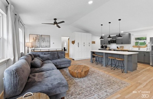 Holiday Island House | Great for Families 5 Bedrooms|FirePit|Near Eureka