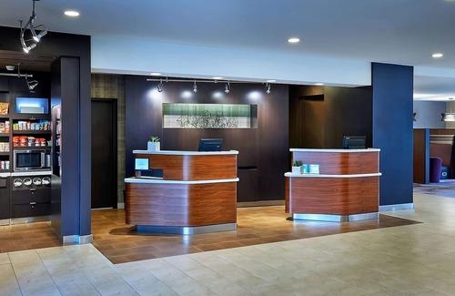 Eden Prairie Resort | Great Getaway Spot! Unit w/Courtyard View, Pool, Pets are Allowed with Fee
