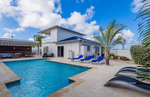 Cunucu Abao House | Great intro rates! Pool and patio just completed!