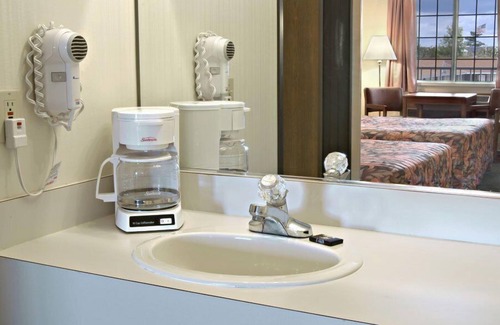 Mackinaw City Hotel | Great Lakes Inn