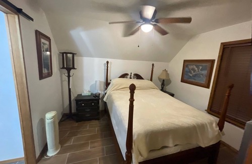 Aransas Pass Cottage | Great little cottage tucked away from busy road.nPlenty of parking for boat.