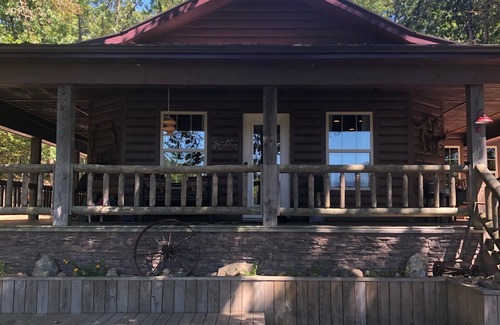 Board Camp House | Great little hideaway in the woods !