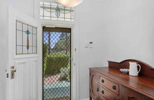 East Victoria Park House | Great location, family and pet friendly home. Big yard. Parking