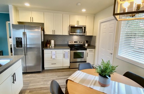 Renton House | Great location 2bedroom/1bath with 200Mbps WiFi, Easy Deliveries