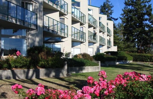 North Oyster Condo | Great location in the waterfront building
