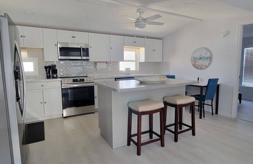 Iona House | Great location. Near beaches, shopping, restaurants.