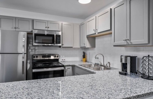 Forest Park Apartment | Great Location! Updated w King Bed and Fast Wifi