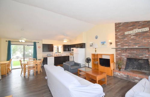 Eastward Look House | Great Location! Walk to Scarborough Beach!