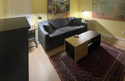 Oakwood Village Apartment | Great Mid-Town Toronto Bachelor Suite Convenient to Downtown and Airport