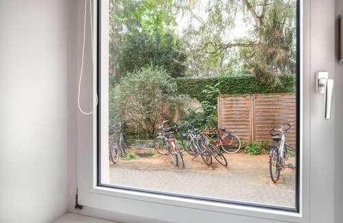Neukoelln Apartment | Great Neukölln Studio, nr Park, by Blueground