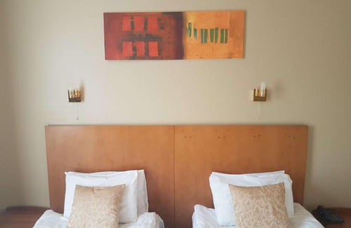 Peterborough Hotel | Great Northern Hotel; Sure Hotel Collection by Best Western