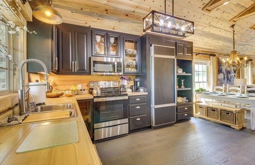 Jasper House | Great Outdoor Space: 'Margy's Farmhouse' in Jasper