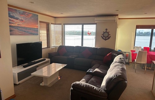 Tauranga House | Great place for a summer holiday with a pool and a great view across the water