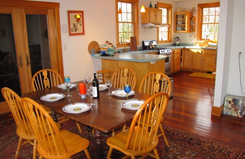 Vineyard Haven House | GREAT PRICE!PETS WELCOME! 2 Decks, Porch,Linens Included,Outdoor Shower, A/C
