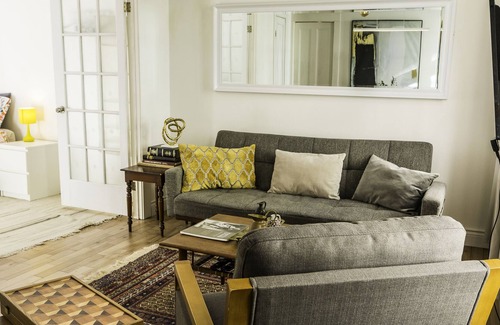 Saint-Jean-Baptiste Apartment | Great Space in the Heart of Downtown