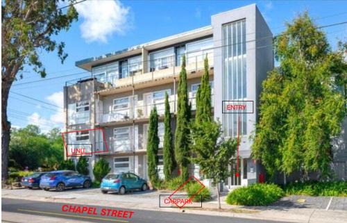 St Kilda Apartment | Great St Kilda location with free parking onsite