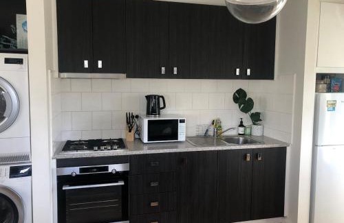 St Kilda Apartment | Great St Kilda location with free parking onsite